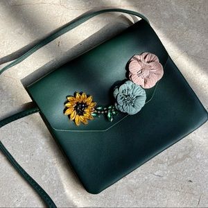 Green sling bag